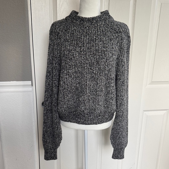 Universal Thread Sweaters - Universal Thread Charcoal Sweater - Size Large